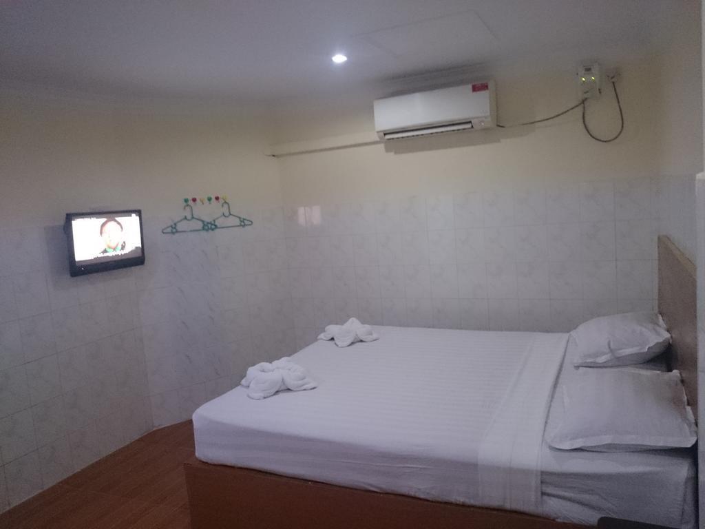 Silver Moon Hotel Rangoon Buitenkant foto