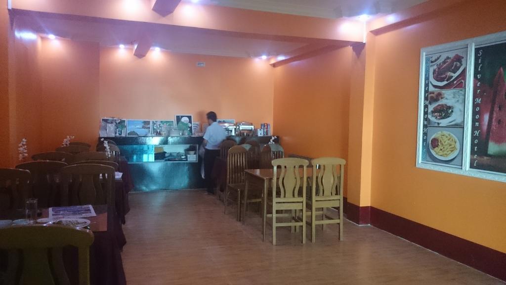 Silver Moon Hotel Rangoon Buitenkant foto