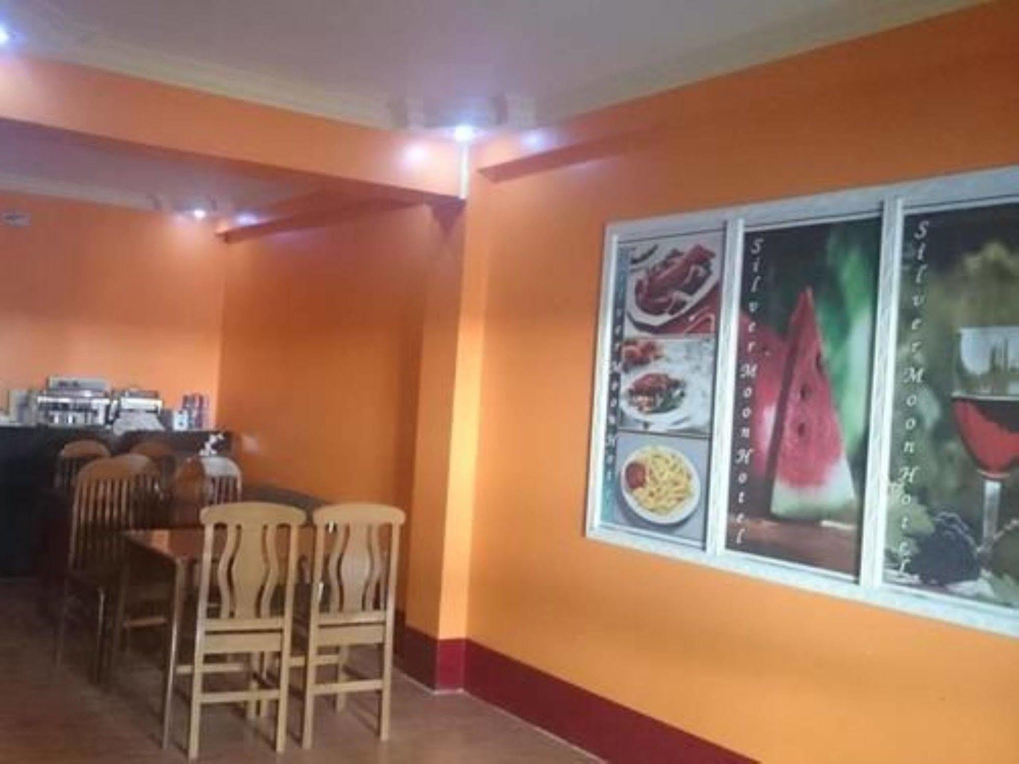 Silver Moon Hotel Rangoon Buitenkant foto